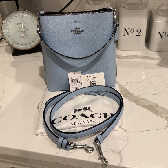 Coach Handbags - NWT- COACH MOLLIE BAG